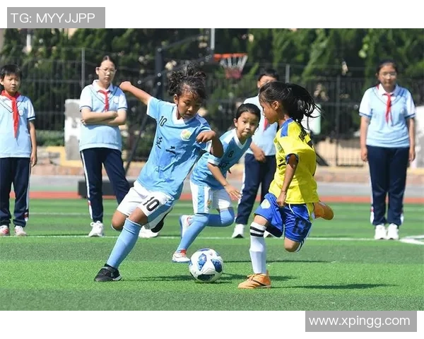 青岛高考足球热潮兴起学子们在绿茵场上追逐梦想与未来