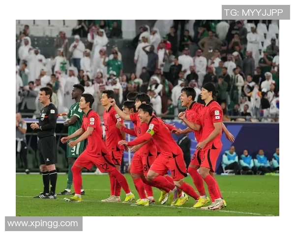 国足足球比赛激战正酣球迷期待中国队再创辉煌时刻