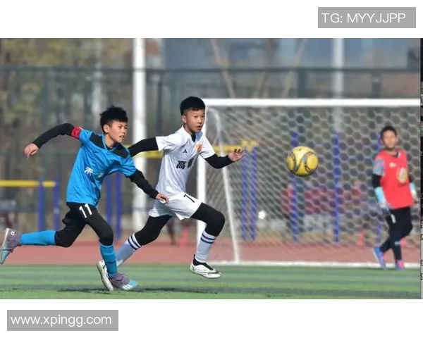 点亮梦想的绿茵场足球夜灯为你照亮每一个激情时刻